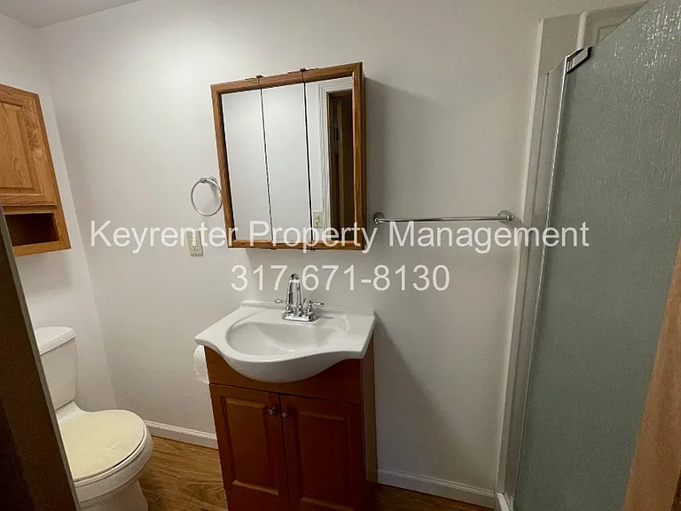 1027 E 4th St — Photo 11