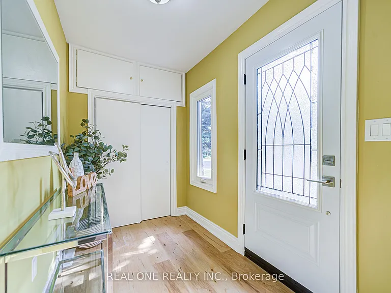 4052 Saint James Ave — Photo 3
