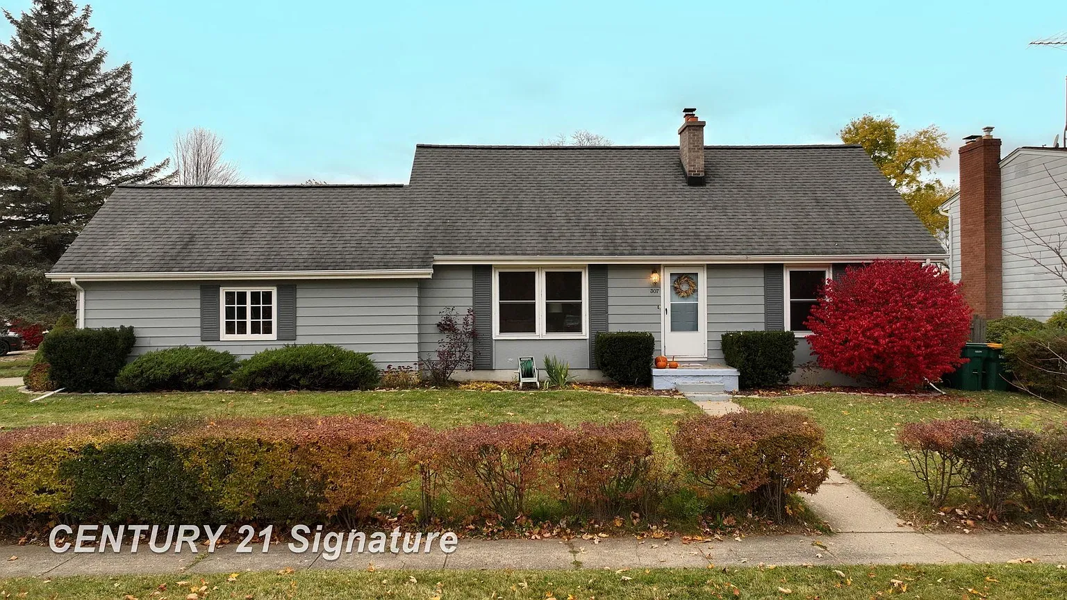 307 Sunnyside Dr photo 1