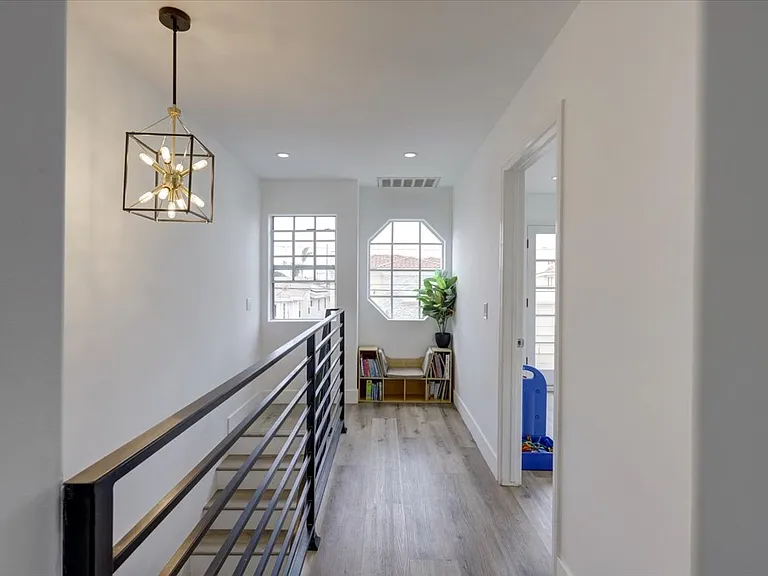 2402 Carnegie Ln #A — Photo 21
