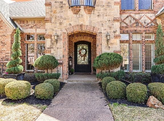 3rd image of 2316 Bridgewood Dr