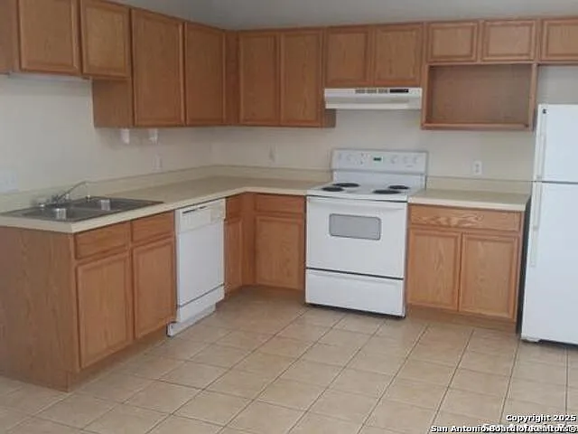 2 bed, 2.0 bath, 2048 sqft, $1,150 — Photo 1