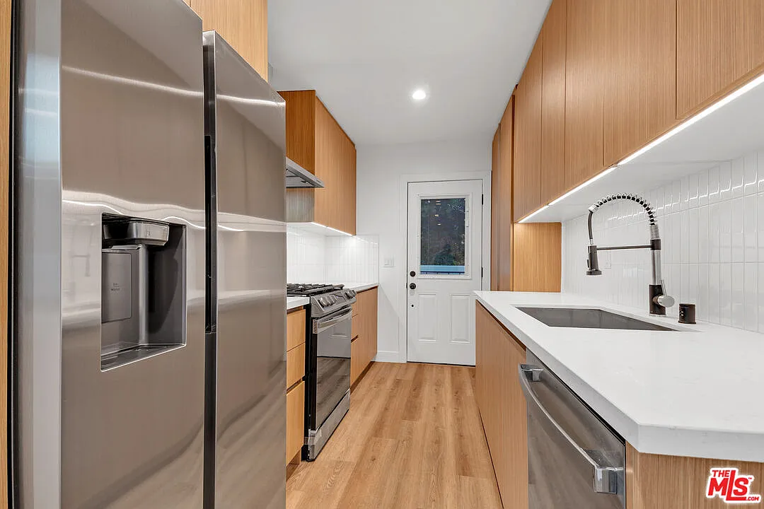3 bed, 2.0 bath, 1400 sqft, $5,100 — Photo 4