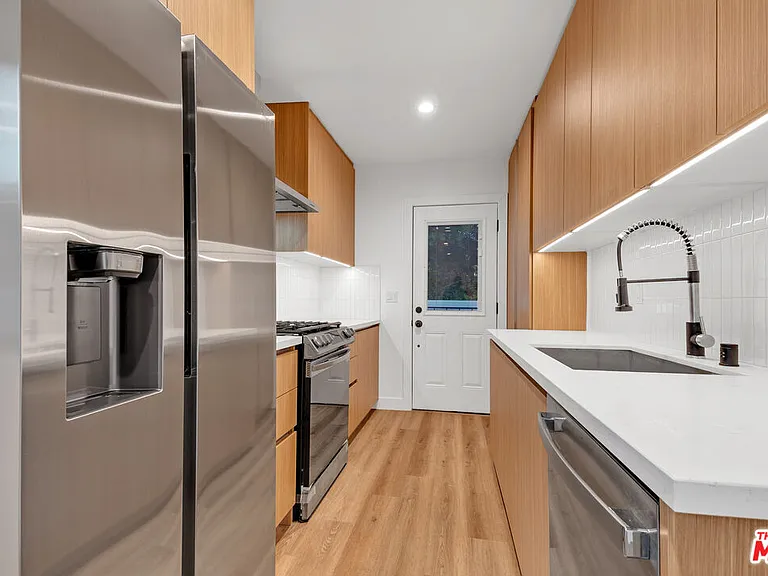 950 Havenhurst Dr #3 — Photo 1