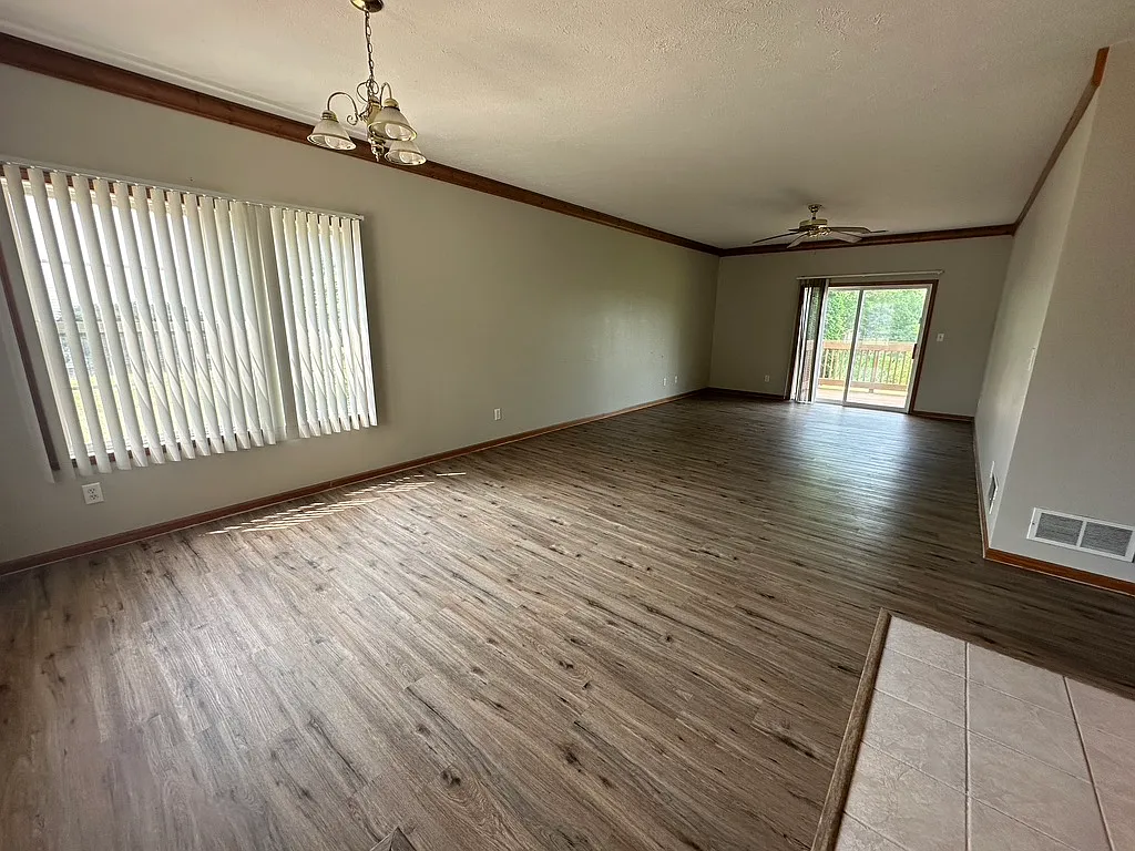 2 bed, 1326 sqft, $1,600 — Photo 2