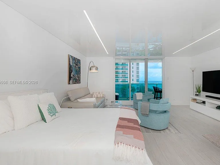 2301 Collins Ave #811 — Photo 4