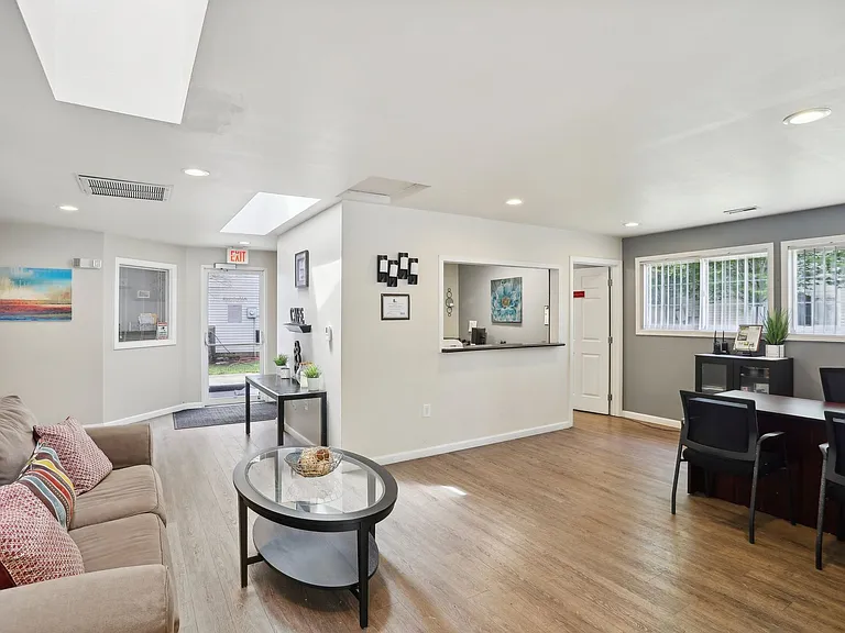 Woodfield Apartments — Photo 7