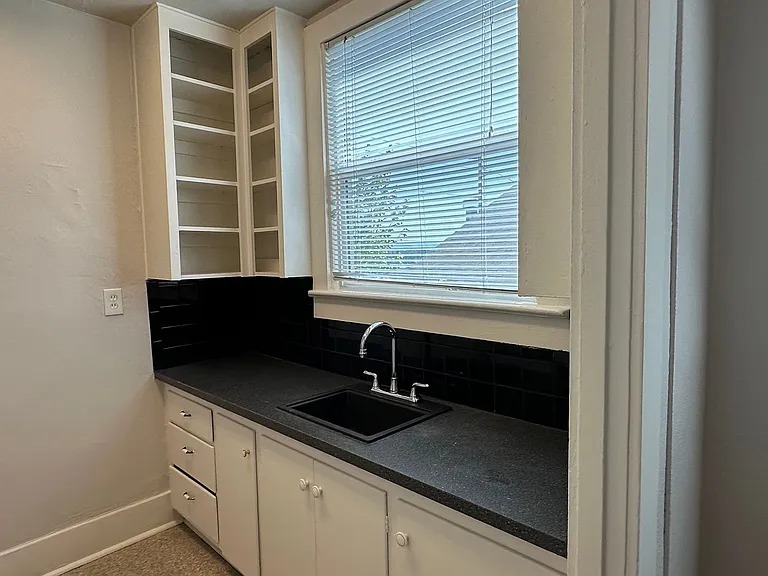 4937 S Corbett Ave — Photo 5