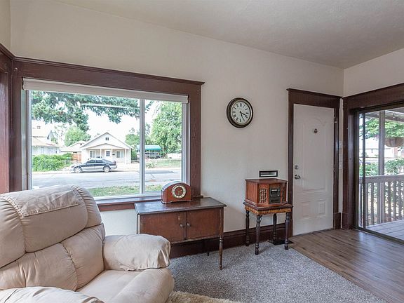 4th image of 2818 E Hoffman Ave