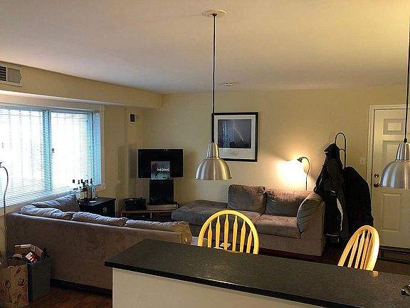 4th image of 1221 N Quinn St APT 1