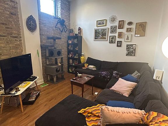 3rd image of 2559 W North Ave #1R
