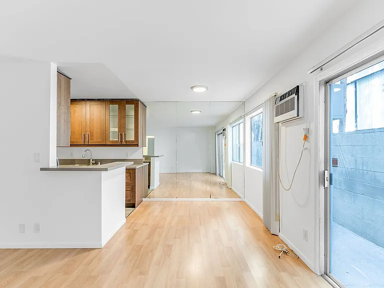 1812 Westholme Avenue — Photo 5