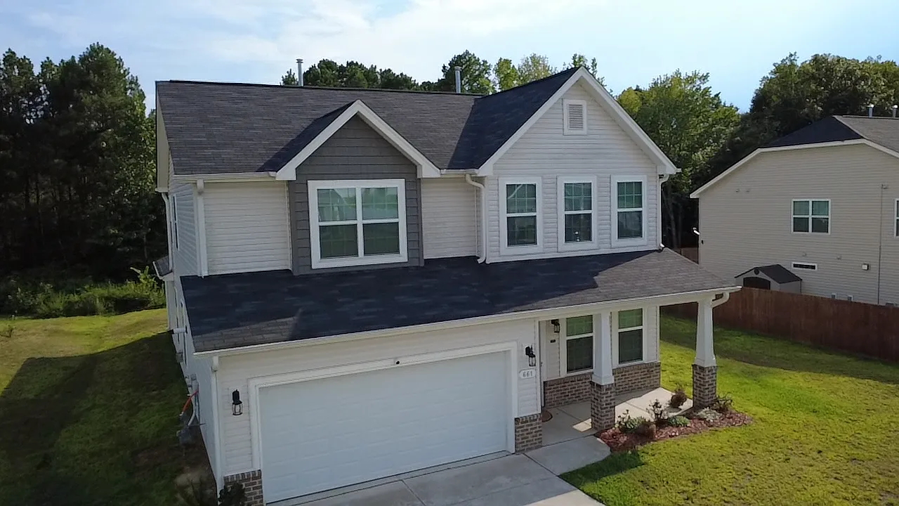 4 bed, 2.5 bath, 2582 sqft, $2,495 — Photo 3
