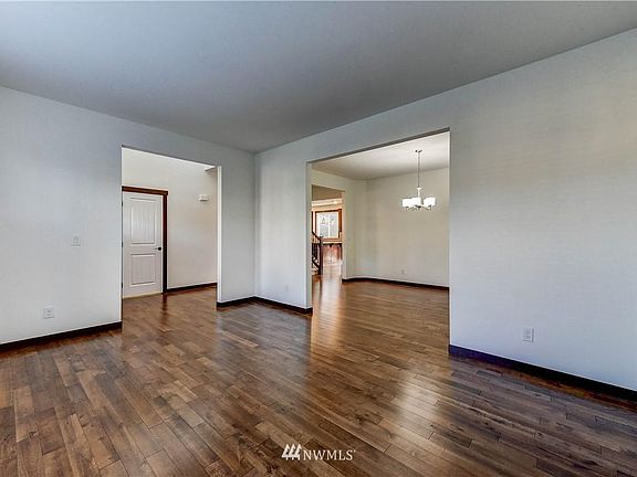 5th image of 632 199th Pl SW
