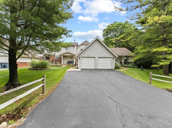 9099 Bavarian Way, Springfield Twp, MI 48348