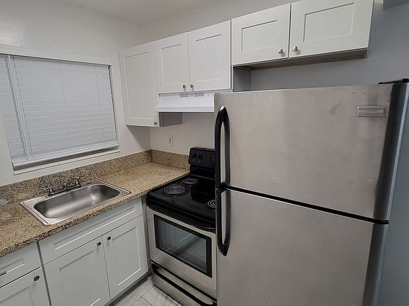 5th image of 2220 Hayes St #10