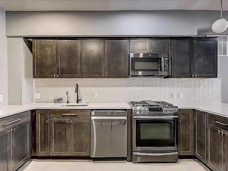 150 N Curley St — Photo 4
