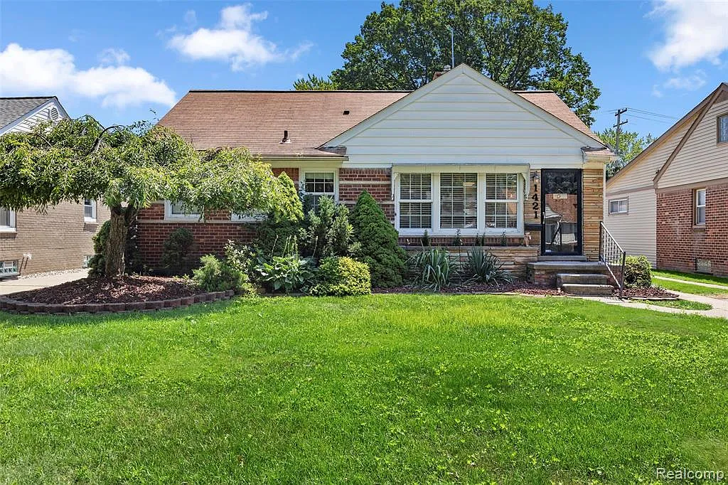 1421 Culver Ave photo 1