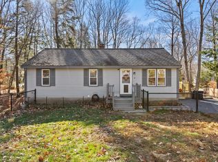 8 Carpenter St, Springvale, ME 04083