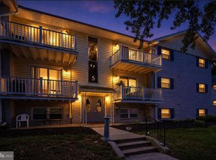 5 Warren Lodge Ct APT B, Cockeysville, MD 21030