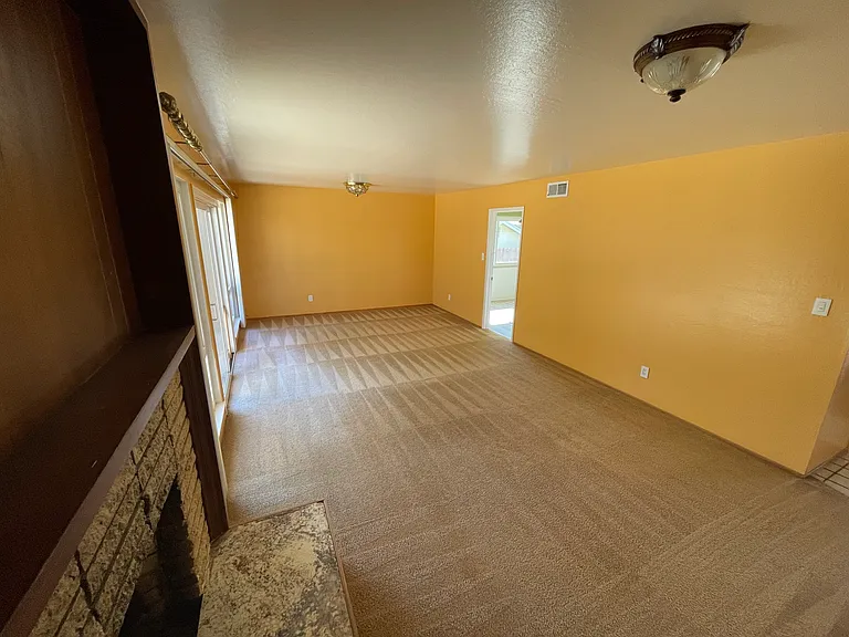3420 Fleetwood Dr — Photo 3