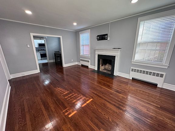 3rd image of 423 Chestnut St #1