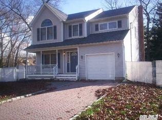 192 Prince Rd, Rocky Point, NY 11778