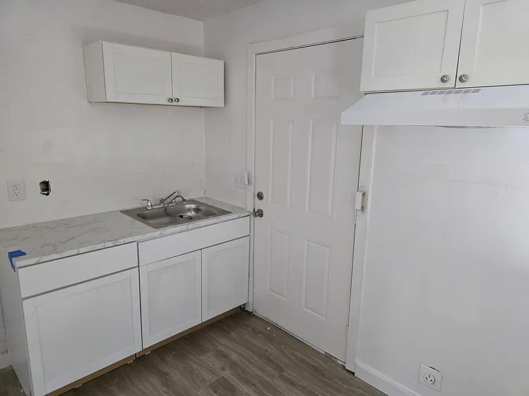 1710 S Henry St — Photo 2