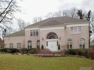 40 Quaker Ridge Rd, Manhasset, NY 11030