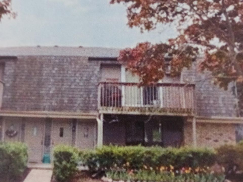1st image of 860 Weslyn Ct #3