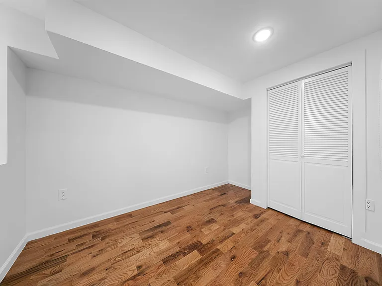1111 53rd St #BASEMENT — Photo 11
