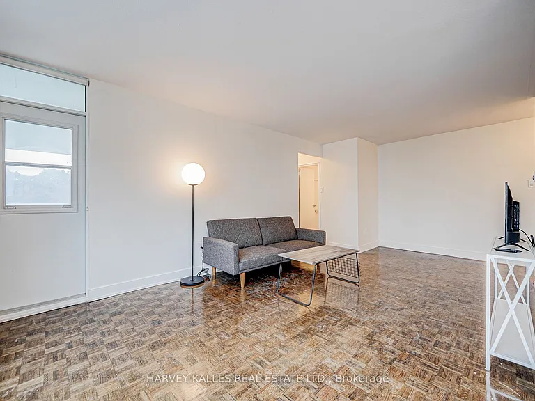 133 Erskine Ave #501 — Photo 4