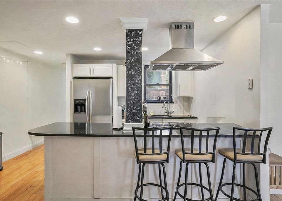 1st image of 841 Parker St APT 101