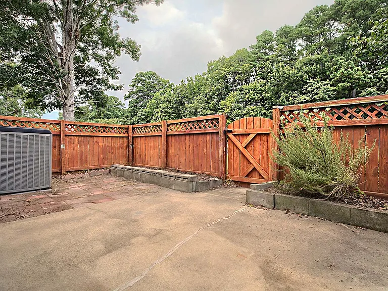 417 Belmont Cir — Photo 28