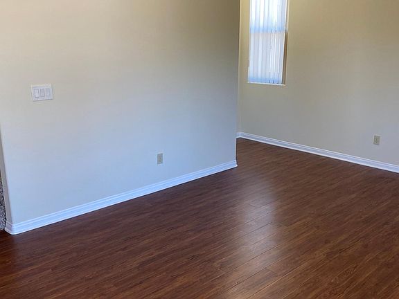 4th image of 5928 Woodman Ave #202