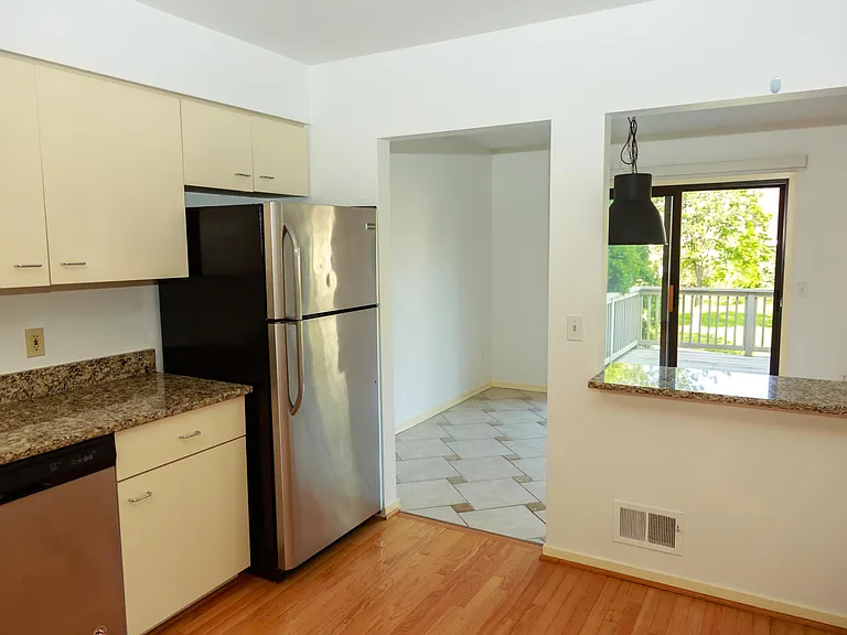 716 Eton Ct — Photo 10