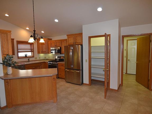 3rd image of 616 WHITNEY WAY