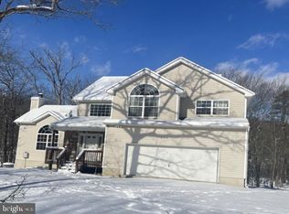 415 Underhill Dr, Tamiment, PA 18371