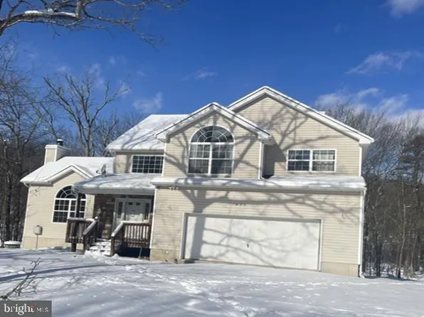 415 Underhill Dr, Tamiment, PA 18371