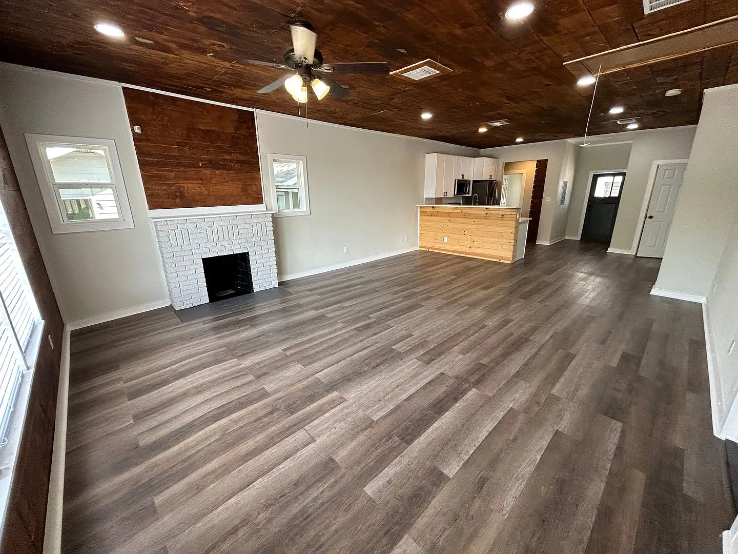 1245 Kayton Avenue — Photo 4