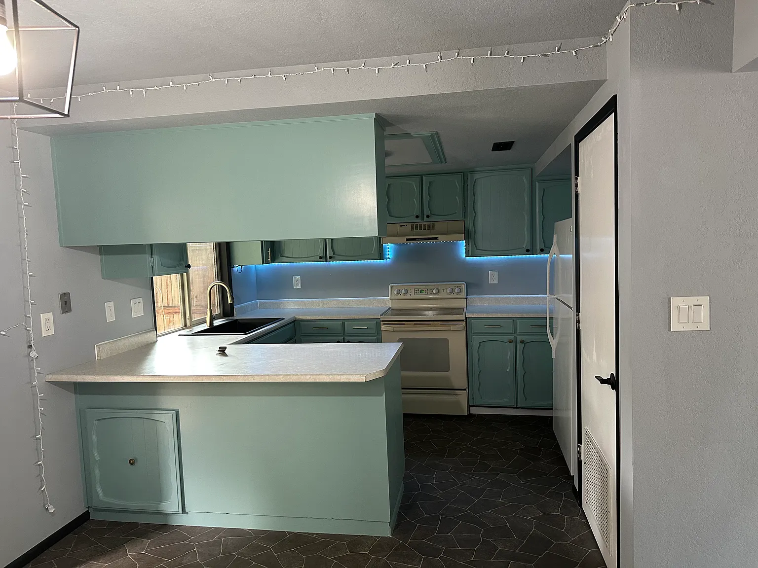 3 bed, 2.5 bath, 1200 sqft, $1,850 — Photo 2