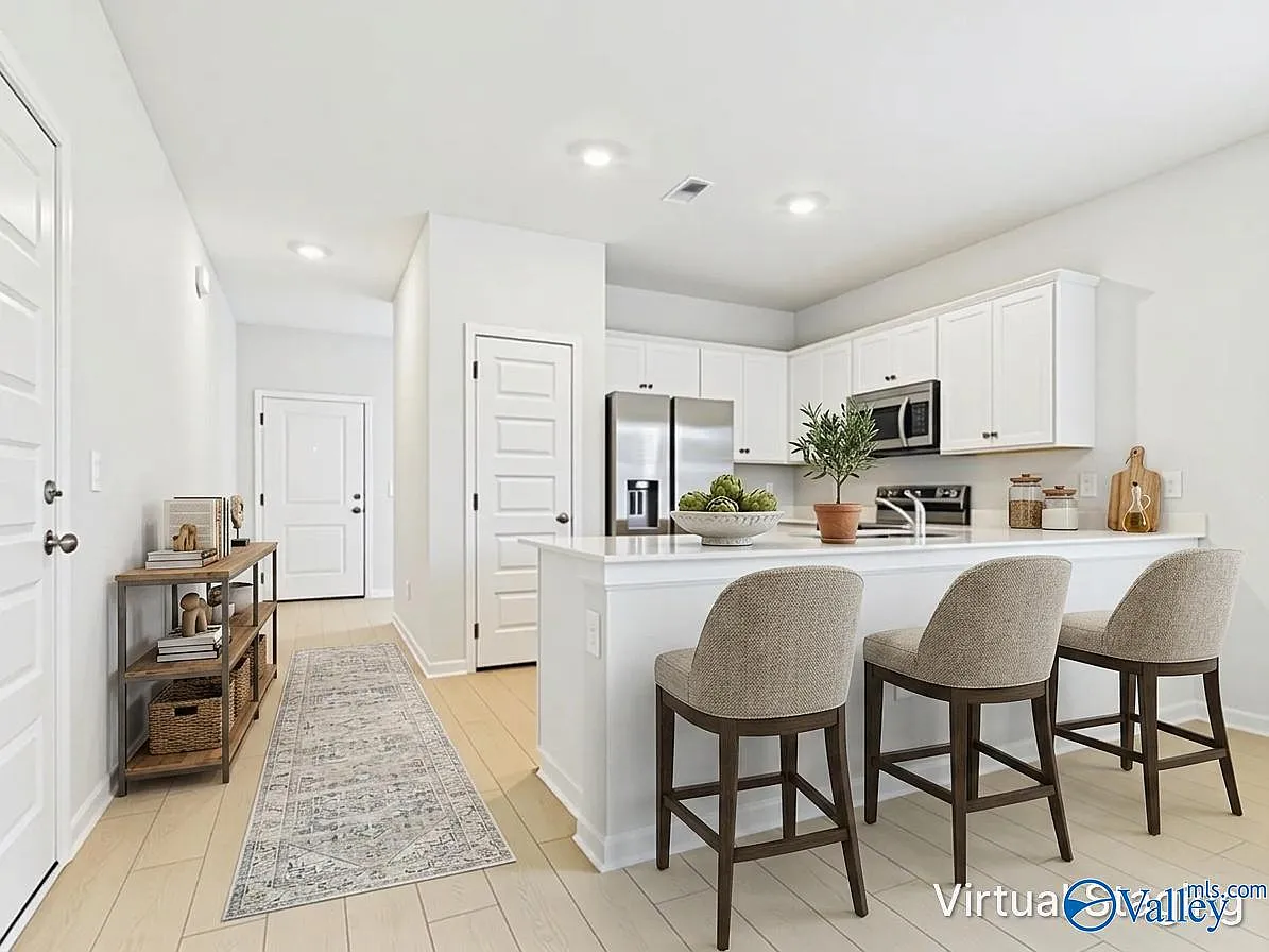 4 bed, 2.5 bath, 1891 sqft, $1,900 — Photo 2