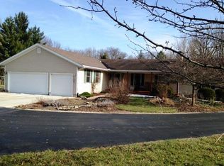 1102 Hickory Rd, Sterling, IL 61081