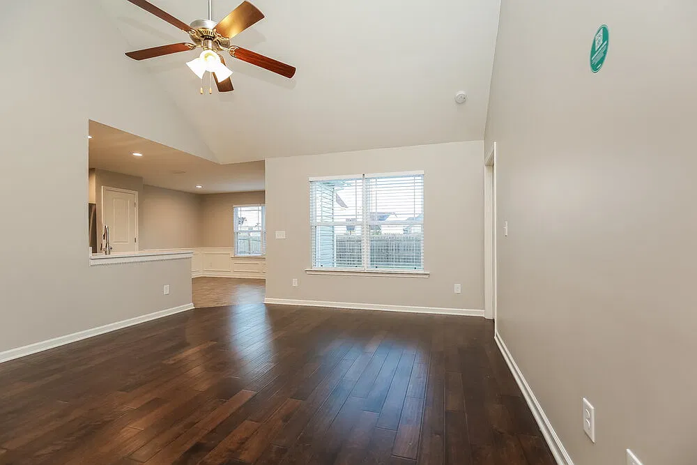 3 bed, 2.0 bath, 1302 sqft, $2,175 — Photo 4
