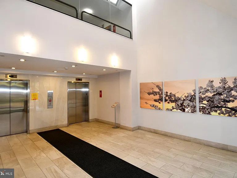 1301 N Courthouse Rd #1005 — Photo 32