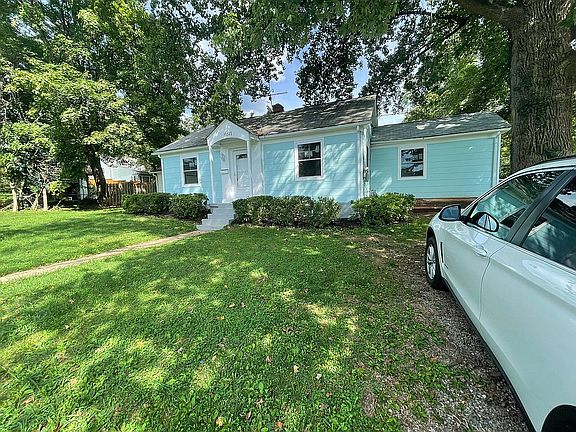 3rd image of 10517 Ewell Ave