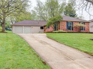 883 S Parkview Dr, Aurora, OH