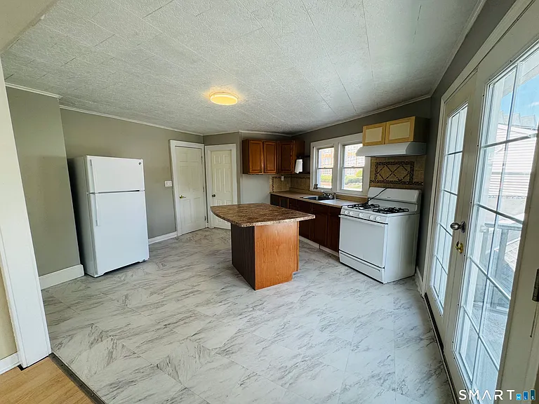 260 Bunker Ave #2 — Photo 7