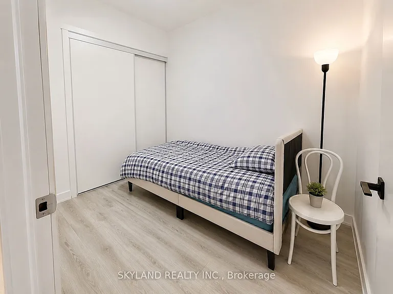 33 Helendale Ave #713 — Photo 9