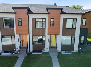 3569 N 19th Ave SW, Calgary, AB T3E 8C9